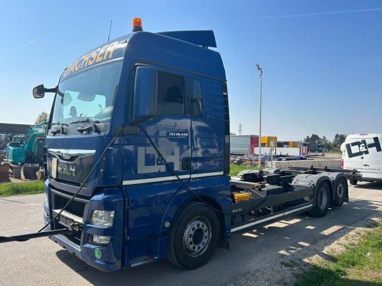 MAN TGX 26.440 XLX 6x2 Liftachse, Retarder, Euro 6, Motorschaden - Camión portacontenedore/ Intercambiable: foto 2 MAN TGX 26.440 XLX 6x2 Liftachse, Retarder, Euro 6, Motorschaden - Camión portacontenedore/ Intercambiable: foto 2