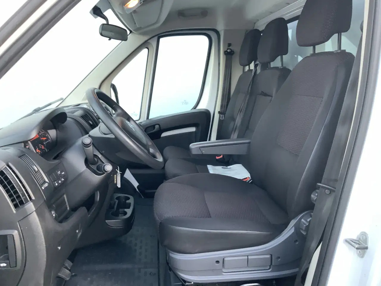 Citroen Jumper 2.2 BlueHDi 165 L3 3.5t Meubel bak & Deuren Airco - Furgoneta caja cerrada: foto 4 Citroen Jumper 2.2 BlueHDi 165 L3 3.5t Meubel bak & Deuren Airco - Furgoneta caja cerrada: foto 4