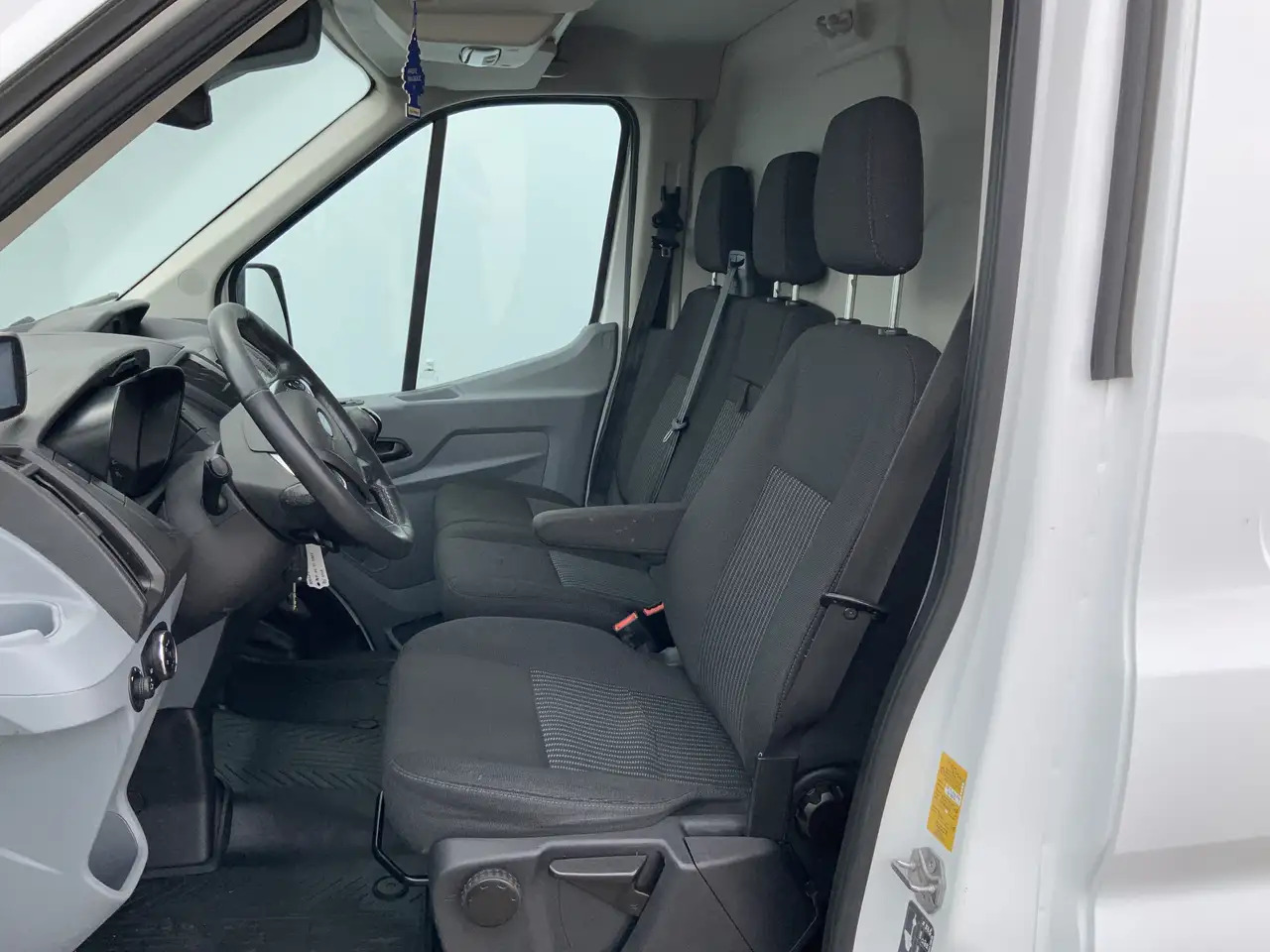Ford Transit 310 2.2 TDCI L2H2 Trend Airco Cruise Navi 3 Zits I - Furgón: foto 4 Ford Transit 310 2.2 TDCI L2H2 Trend Airco Cruise Navi 3 Zits I - Furgón: foto 4