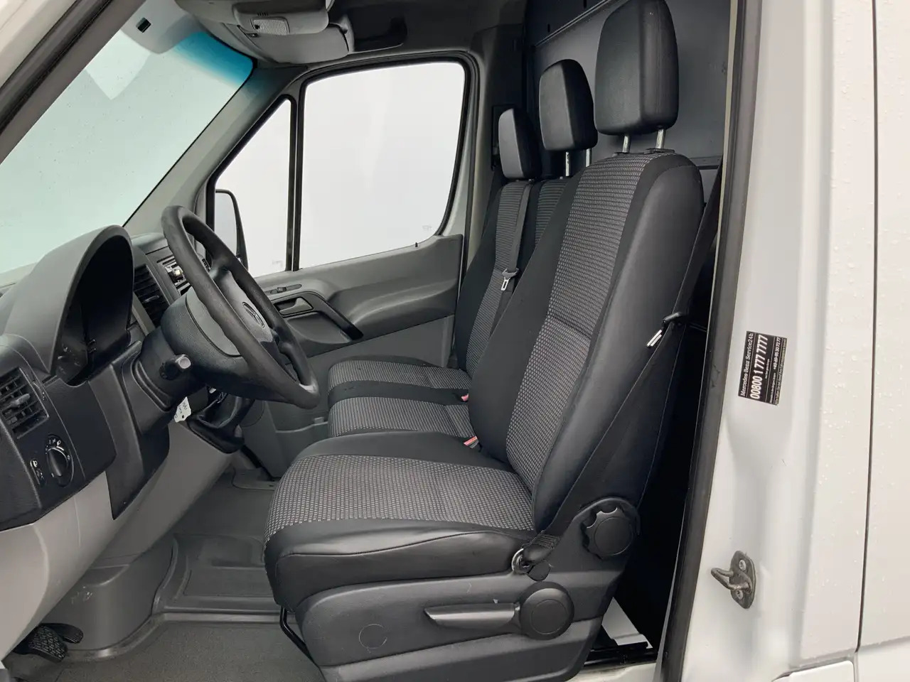 Mercedes-Benz Sprinter 209 2.2 CDI 325 L1H1 Airco Euro 4 - Furgón: foto 4 Mercedes-Benz Sprinter 209 2.2 CDI 325 L1H1 Airco Euro 4 - Furgón: foto 4