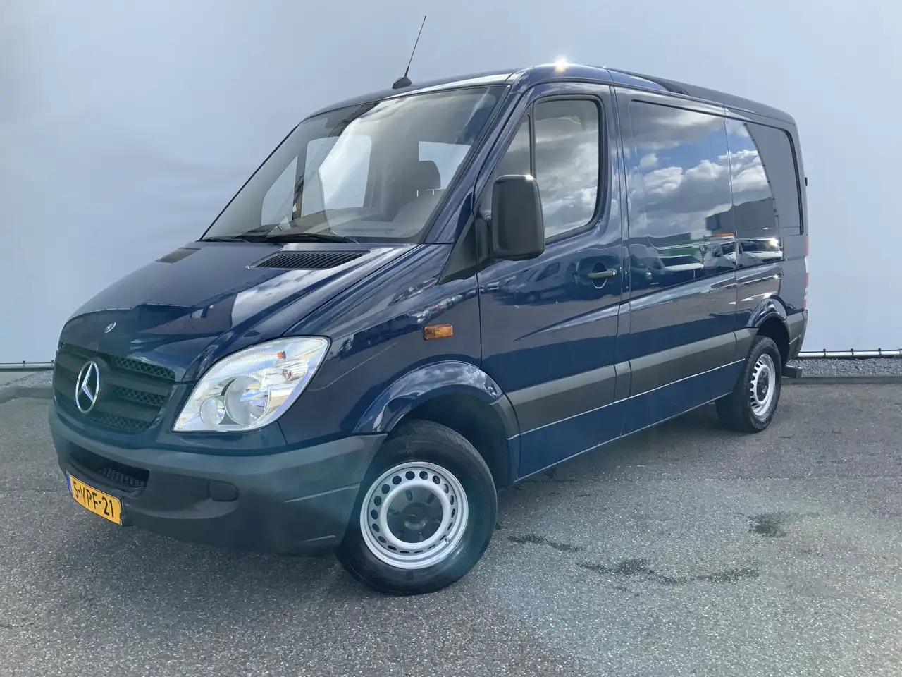 Mercedes-Benz Sprinter 210 2.2 CDI 325 L1H1 Airco Cruise 3 Zits Opstap Ba - Furgón: foto 1 Mercedes-Benz Sprinter 210 2.2 CDI 325 L1H1 Airco Cruise 3 Zits Opstap Ba - Furgón: foto 1