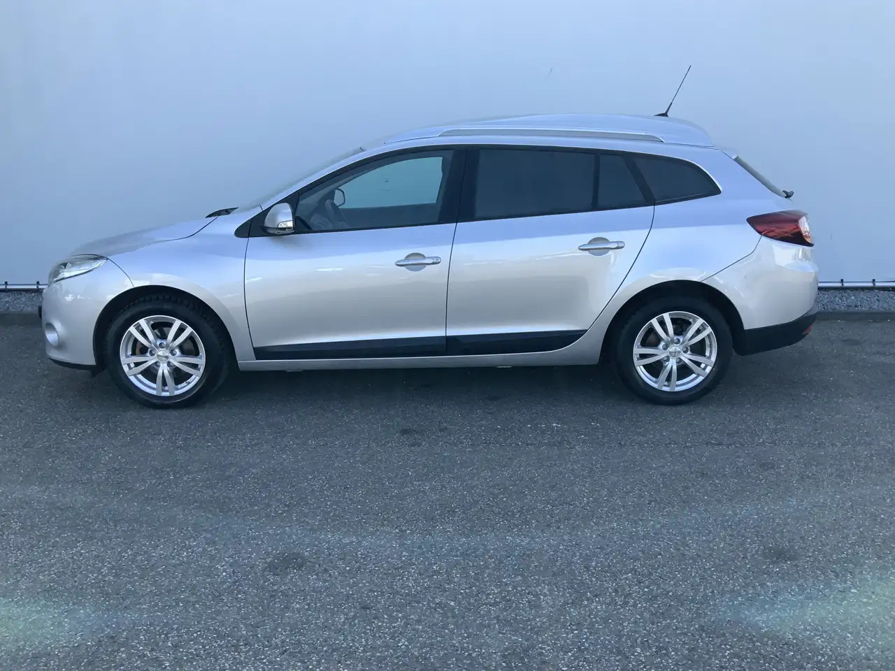 Renault Megane 1.5 dCi Expression Airco Navi Grijs Kenteken Euro - Coche: foto 3 Renault Megane 1.5 dCi Expression Airco Navi Grijs Kenteken Euro - Coche: foto 3