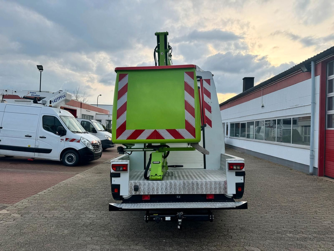 Iveco Daily 70C15 Steiger France Elevateur 172 TPFcc - Camión con plataforma elevadora: foto 5 Iveco Daily 70C15 Steiger France Elevateur 172 TPFcc - Camión con plataforma elevadora: foto 5