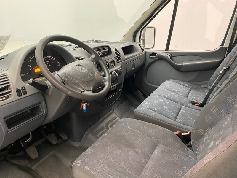 Foto del interior 1: Furgón Mercedes-Benz Sprinter 311 CDi