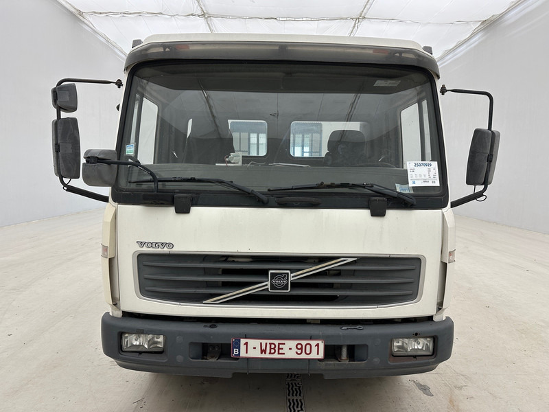 Volvo FL 180 - Camión volquete: foto 2 Volvo FL 180 - Camión volquete: foto 2