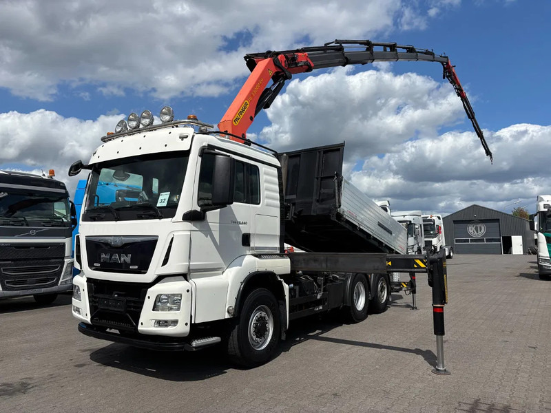 MAN TGS 28.440 6x4 Hydrodrive Euro 6 Tipper / Tractor + Palfinger 33002 Fly Jip PJ060 - Camión grúa: foto 1 MAN TGS 28.440 6x4 Hydrodrive Euro 6 Tipper / Tractor + Palfinger 33002 Fly Jip PJ060 - Camión grúa: foto 1