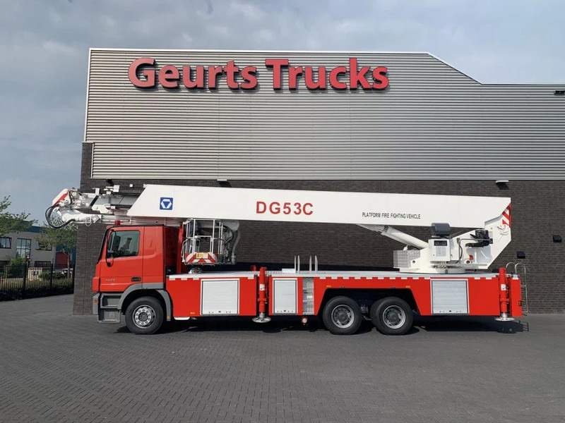 Mercedes-Benz Actros 3332 6X4 XCMG DG53C FIRE FIGTHING PLATFORM 53 METER - Camión: foto 1 Mercedes-Benz Actros 3332 6X4 XCMG DG53C FIRE FIGTHING PLATFORM 53 METER - Camión: foto 1