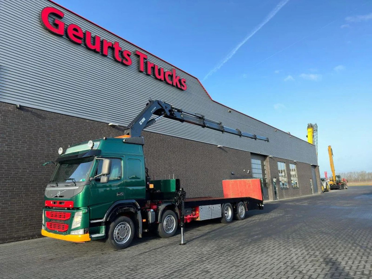 Volvo FM 500 8X2 OPRIJWAGEN/MACHINE TRANSPORTER + HIAB - Camión grúa: foto 2 Volvo FM 500 8X2 OPRIJWAGEN/MACHINE TRANSPORTER + HIAB - Camión grúa: foto 2