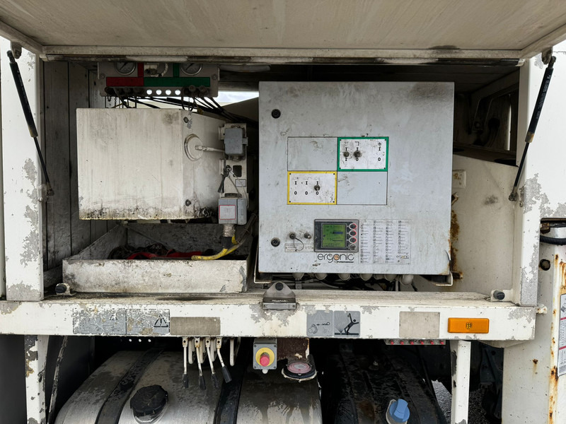 Leasing de MERCEDESBENZ Actros 2632 6x4 with Putzmeister BSF 24-4 11 24m concrete pump MERCEDESBENZ Actros 2632 6x4 with Putzmeister BSF 24-4 11 24m concrete pump: foto 16 Leasing de MERCEDESBENZ Actros 2632 6x4 with Putzmeister BSF 24-4 11 24m concrete pump MERCEDESBENZ Actros 2632 6x4 with Putzmeister BSF 24-4 11 24m concrete pump: foto 16