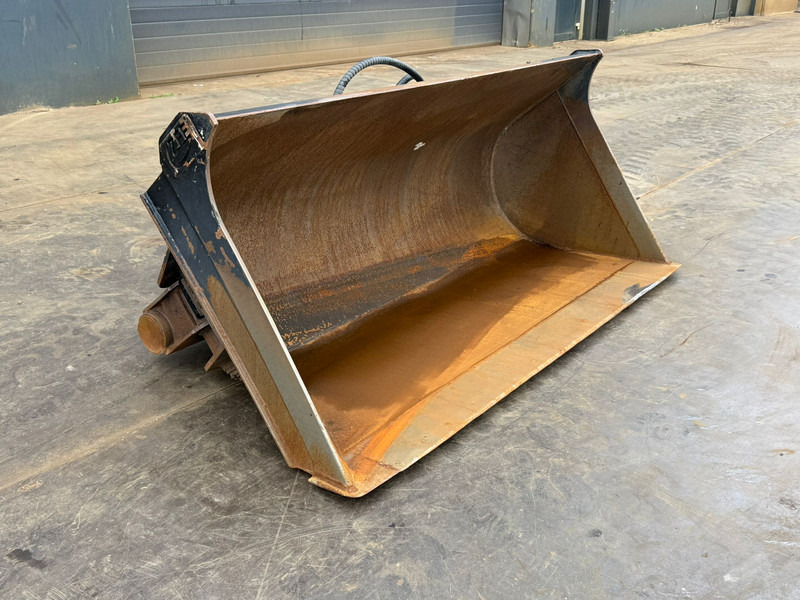 ZFE Side-Tilting bucket - Cazo: foto 2 ZFE Side-Tilting bucket - Cazo: foto 2