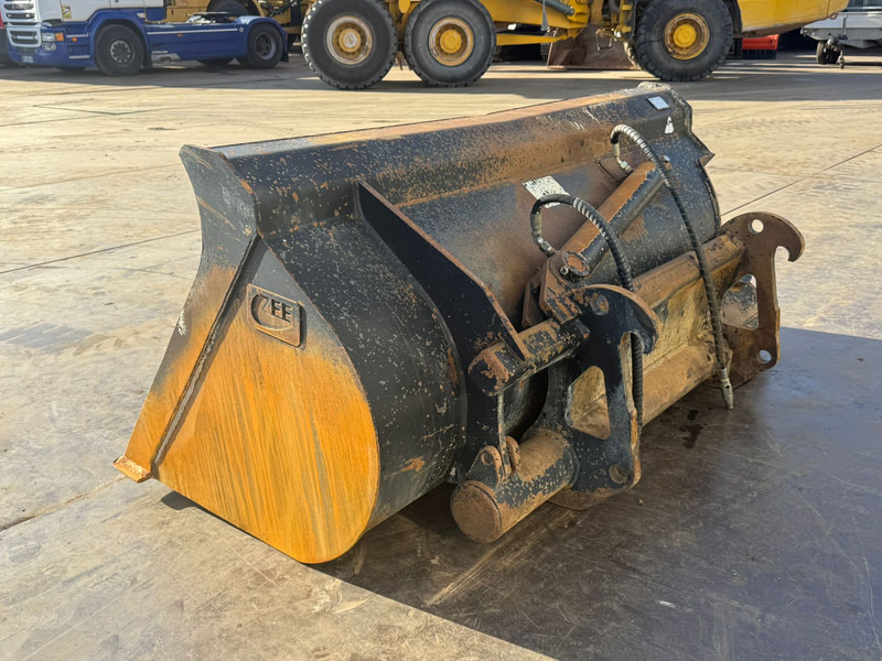 ZFE Side-Tilting bucket for CAT 908 SW - Cazo: foto 3 ZFE Side-Tilting bucket for CAT 908 SW - Cazo: foto 3