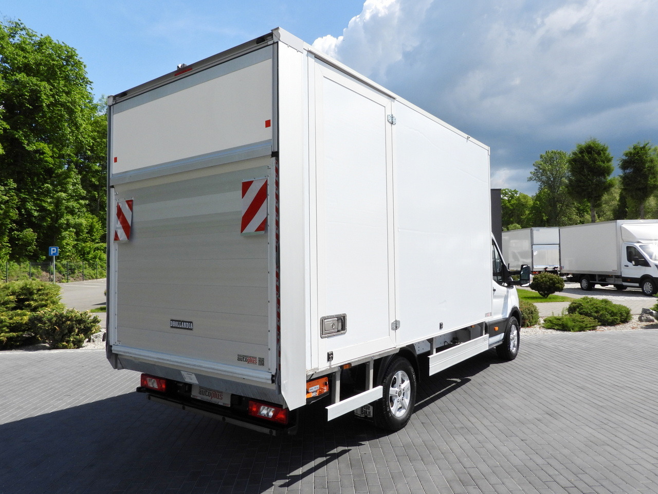 FORD TRANSIT BOX LIFT 8 PALLETS CRUISE CONTROL LED LIGHTS AIR CONDITIONING 130HP - Furgoneta caja cerrada: foto 3 FORD TRANSIT BOX LIFT 8 PALLETS CRUISE CONTROL LED LIGHTS AIR CONDITIONING 130HP - Furgoneta caja cerrada: foto 3