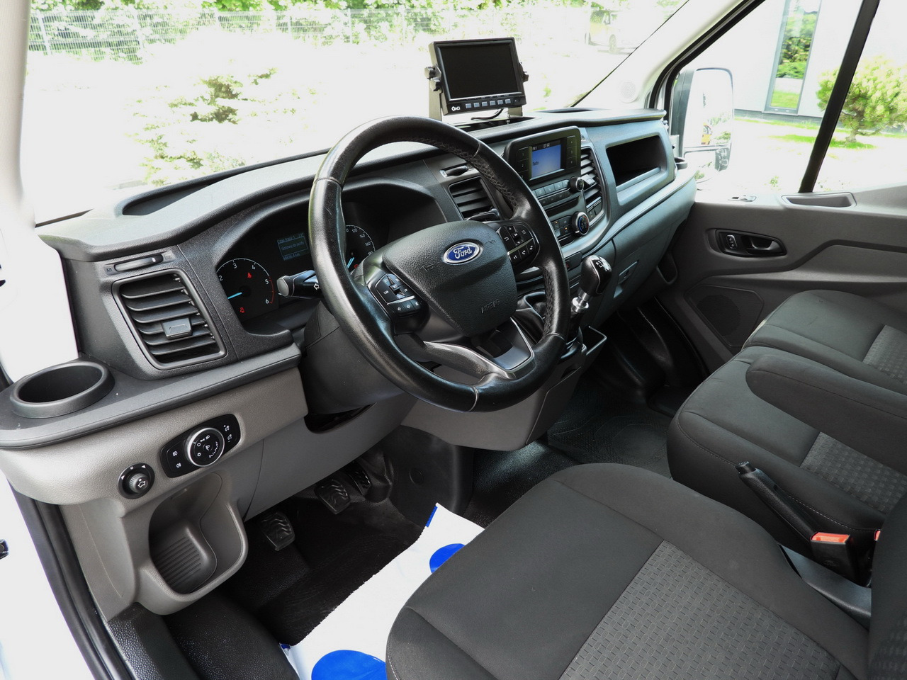 FORD TRANSIT BOX LIFT 8 PALLETS CRUISE CONTROL LED LIGHTS TWIN WHEELS AIR CONDITIONING 130HP - Furgoneta caja cerrada: foto 2 FORD TRANSIT BOX LIFT 8 PALLETS CRUISE CONTROL LED LIGHTS TWIN WHEELS AIR CONDITIONING 130HP - Furgoneta caja cerrada: foto 2