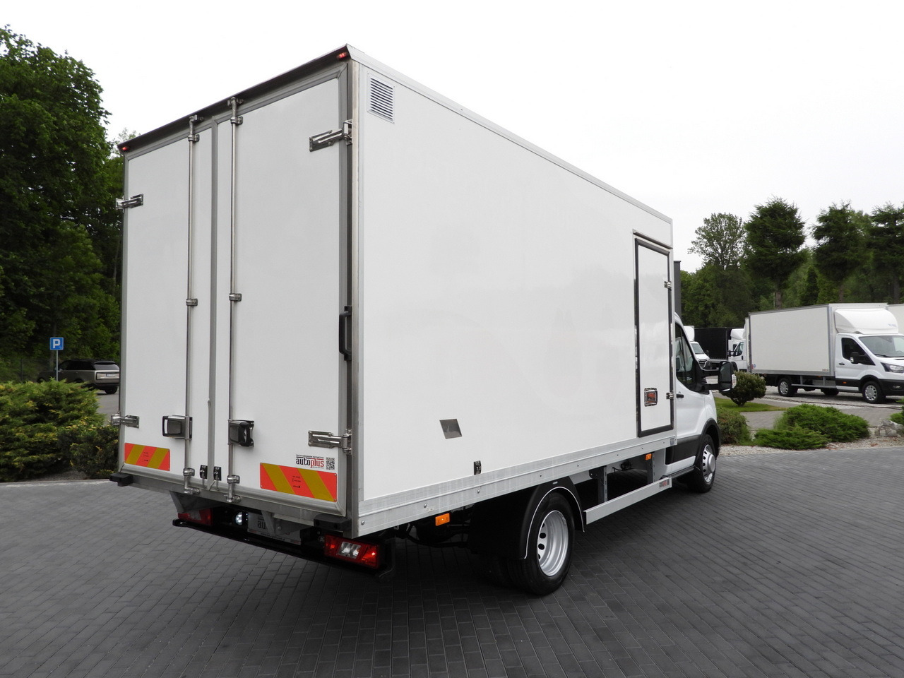 FORD TRANSIT BOX / REFRIGERATOR BOX 5*C / CRUISE CONTROL LED LIGHTS TWIN WHEELS AIR CONDITIONING 130HP - Furgoneta caja cerrada: foto 3 FORD TRANSIT BOX / REFRIGERATOR BOX 5*C / CRUISE CONTROL LED LIGHTS TWIN WHEELS AIR CONDITIONING 130HP - Furgoneta caja cerrada: foto 3