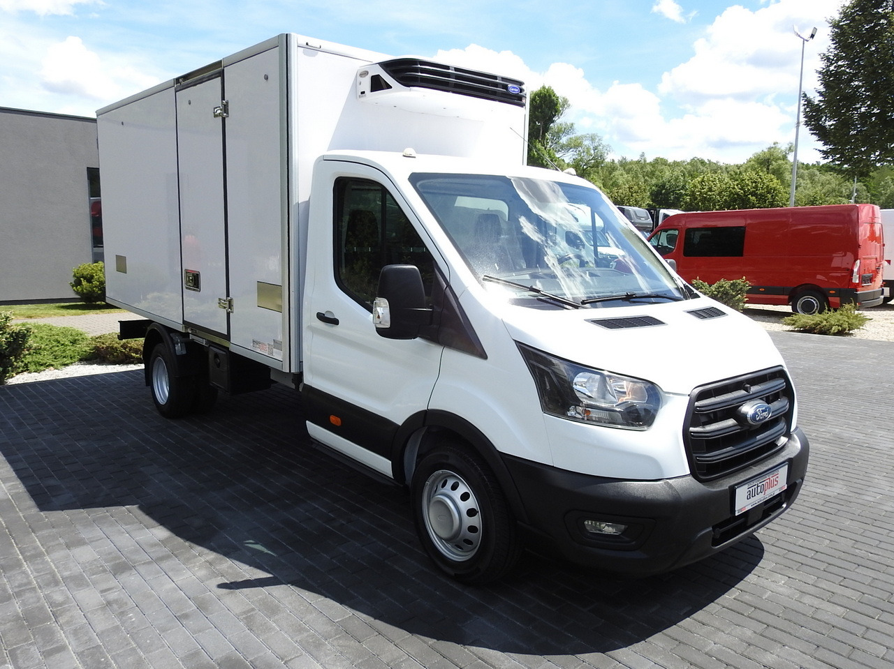 FORD TRANSIT REGRIGERATOR BOX 0*C POWER SUPPLY 230V CRUISE CONTROL AIR CONDITIONING TWIN WHEELS 170HP - Furgoneta frigorifica: foto 4 FORD TRANSIT REGRIGERATOR BOX 0*C POWER SUPPLY 230V CRUISE CONTROL AIR CONDITIONING TWIN WHEELS 170HP - Furgoneta frigorifica: foto 4