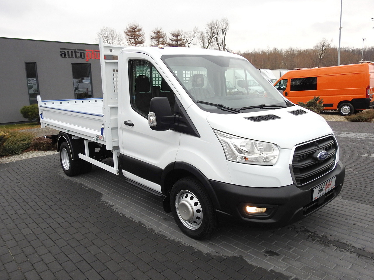 FORD TRANSIT TIPPER LED LIGHTS TWIN WHEELS AIR CONDITIONING 130HP - Furgoneta basculante: foto 4 FORD TRANSIT TIPPER LED LIGHTS TWIN WHEELS AIR CONDITIONING 130HP - Furgoneta basculante: foto 4