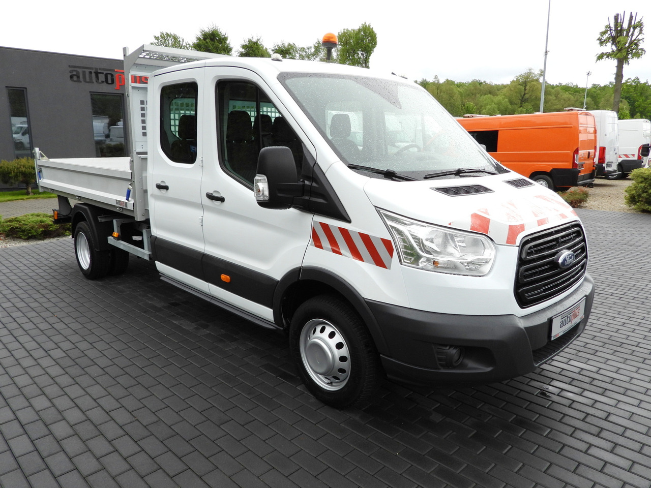 Ford TRANSIT KIPPER DOPPELKABINE DOKA 6 SITZE - Furgoneta basculante, Furgoneta combi: foto 4 Ford TRANSIT KIPPER DOPPELKABINE DOKA 6 SITZE - Furgoneta basculante, Furgoneta combi: foto 4