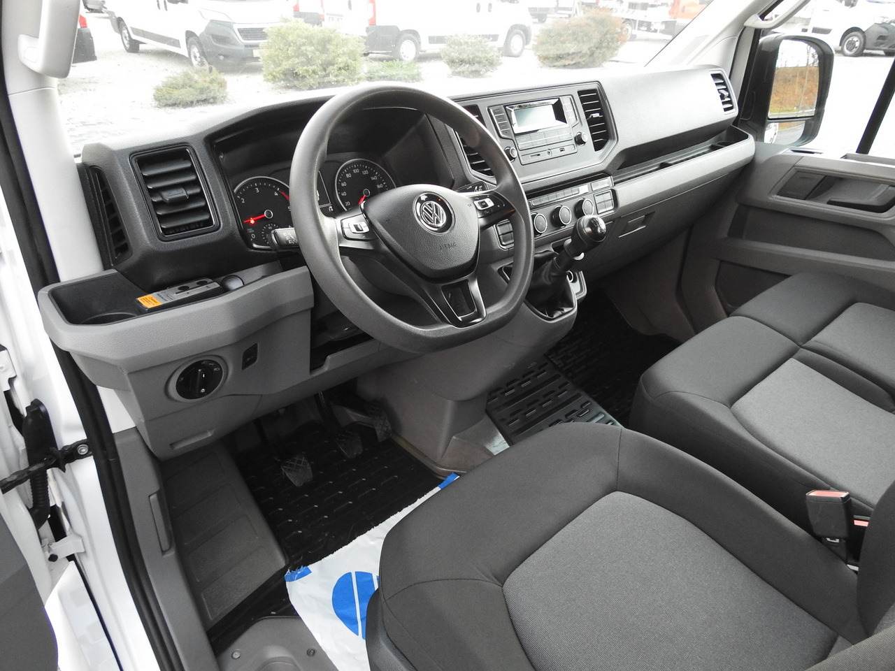 VOLKSWAGEN CRAFTER 4X4 4MOTION BOX DELIVERY VAN 7 SEATS AIR CONDITIONING 140HP - Furgoneta: foto 2 VOLKSWAGEN CRAFTER 4X4 4MOTION BOX DELIVERY VAN 7 SEATS AIR CONDITIONING 140HP - Furgoneta: foto 2