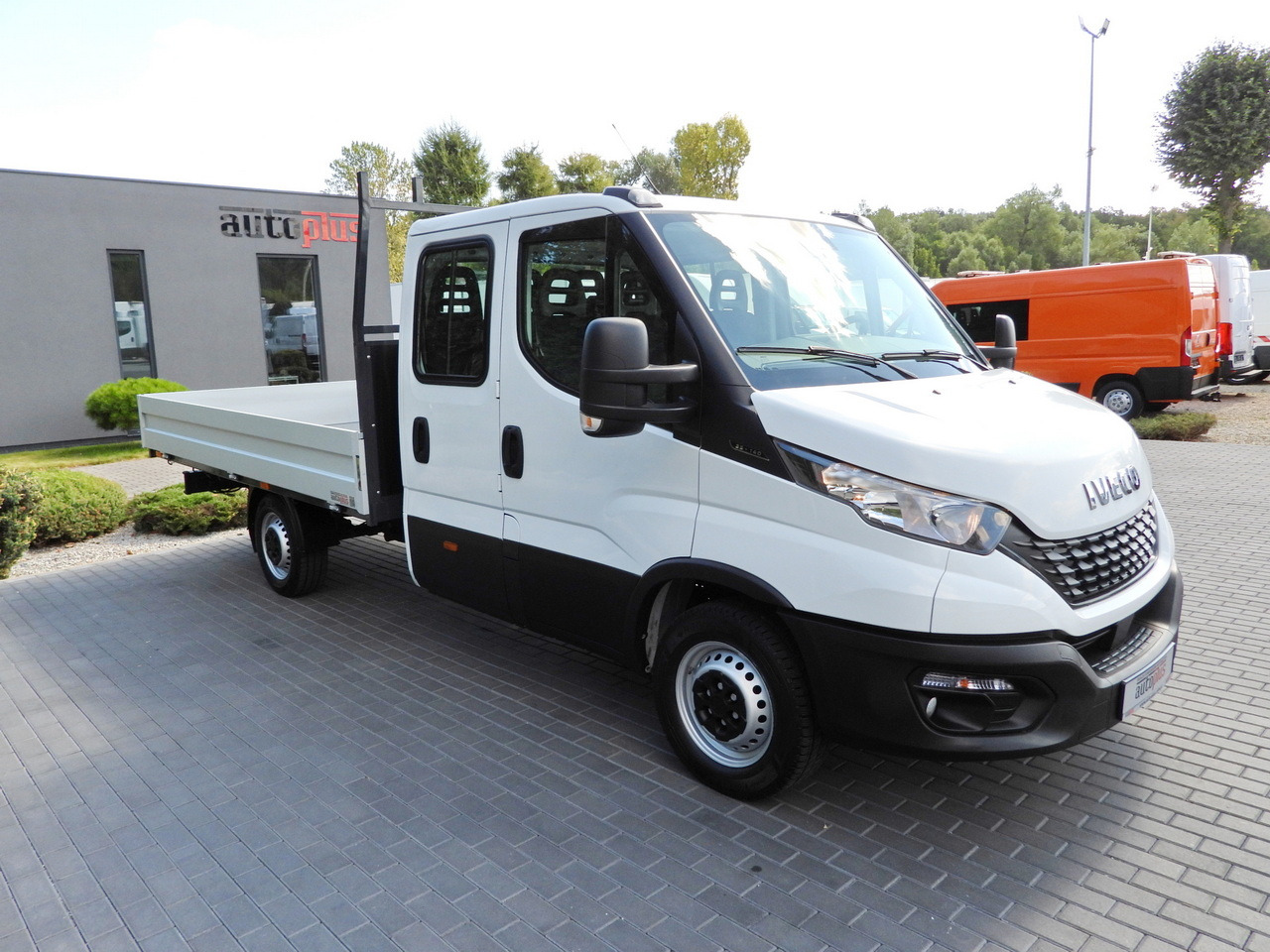 IVECO DAILY 35S14 STAKE BODY DOUBLE CABIN DOKA 7 SEATS CRUISE CONTROL AIR CONDITIONING 135HP - Furgoneta caja abierta: foto 4 IVECO DAILY 35S14 STAKE BODY DOUBLE CABIN DOKA 7 SEATS CRUISE CONTROL AIR CONDITIONING 135HP - Furgoneta caja abierta: foto 4