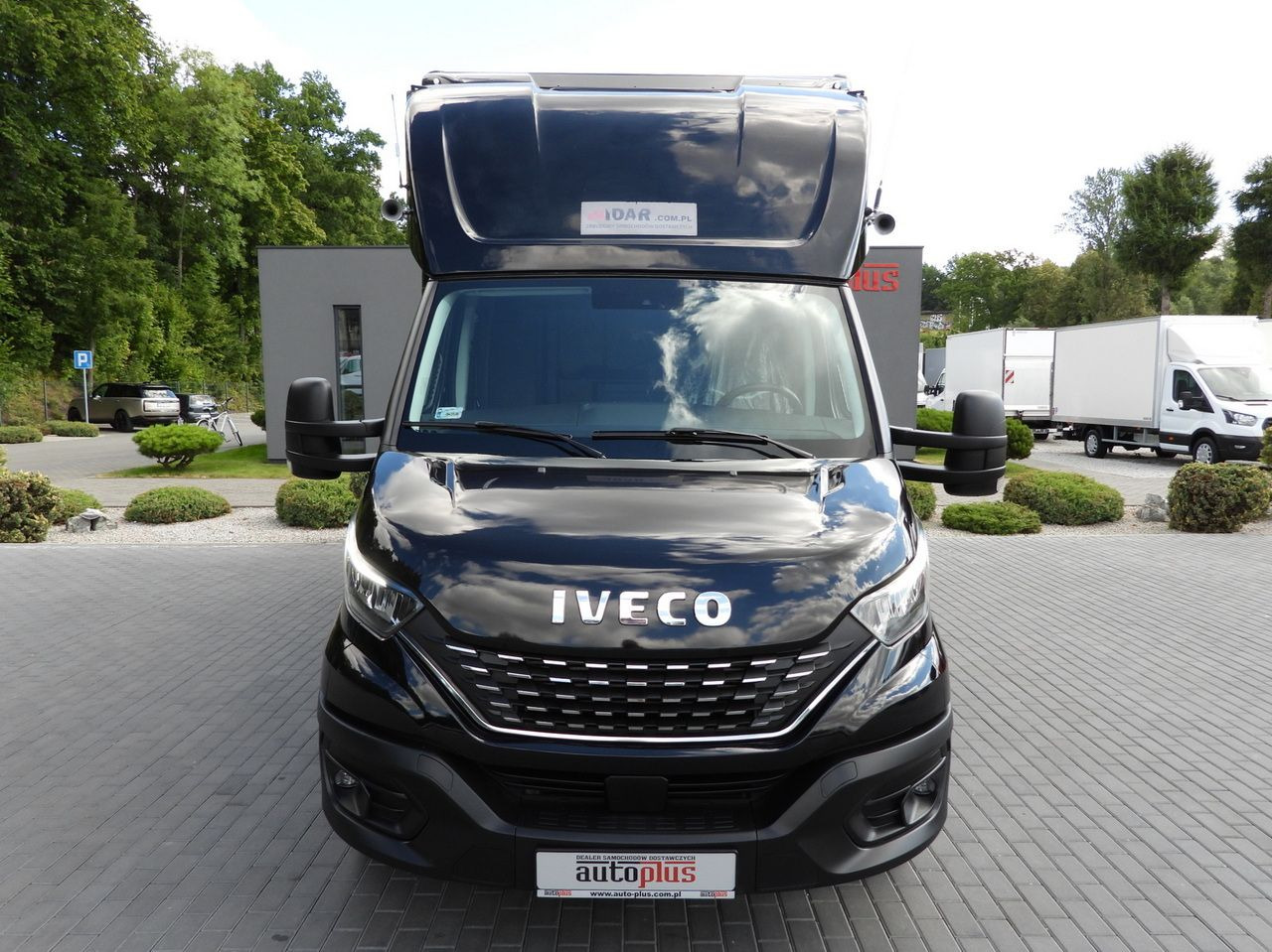 IVECO DAILY 35S18 BOX LIFT 8 PALLETS WEBASTO CRUISE CONTROL NAVIGATION LED LIGHTS PNEUMATICS AIR CONDITIONING  180HP - Furgoneta caja cerrada: foto 5 IVECO DAILY 35S18 BOX LIFT 8 PALLETS WEBASTO CRUISE CONTROL NAVIGATION LED LIGHTS PNEUMATICS AIR CONDITIONING  180HP - Furgoneta caja cerrada: foto 5
