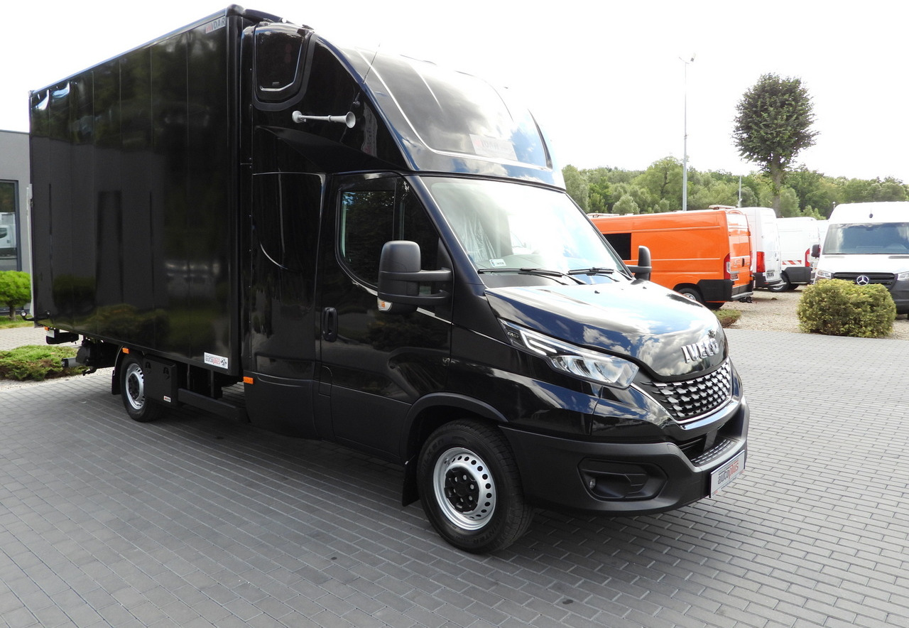 IVECO DAILY 35S18 BOX LIFT 8 PALLETS WEBASTO CRUISE CONTROL NAVIGATION LED LIGHTS PNEUMATICS AIR CONDITIONING 180HP - Furgoneta caja cerrada: foto 4 IVECO DAILY 35S18 BOX LIFT 8 PALLETS WEBASTO CRUISE CONTROL NAVIGATION LED LIGHTS PNEUMATICS AIR CONDITIONING 180HP - Furgoneta caja cerrada: foto 4