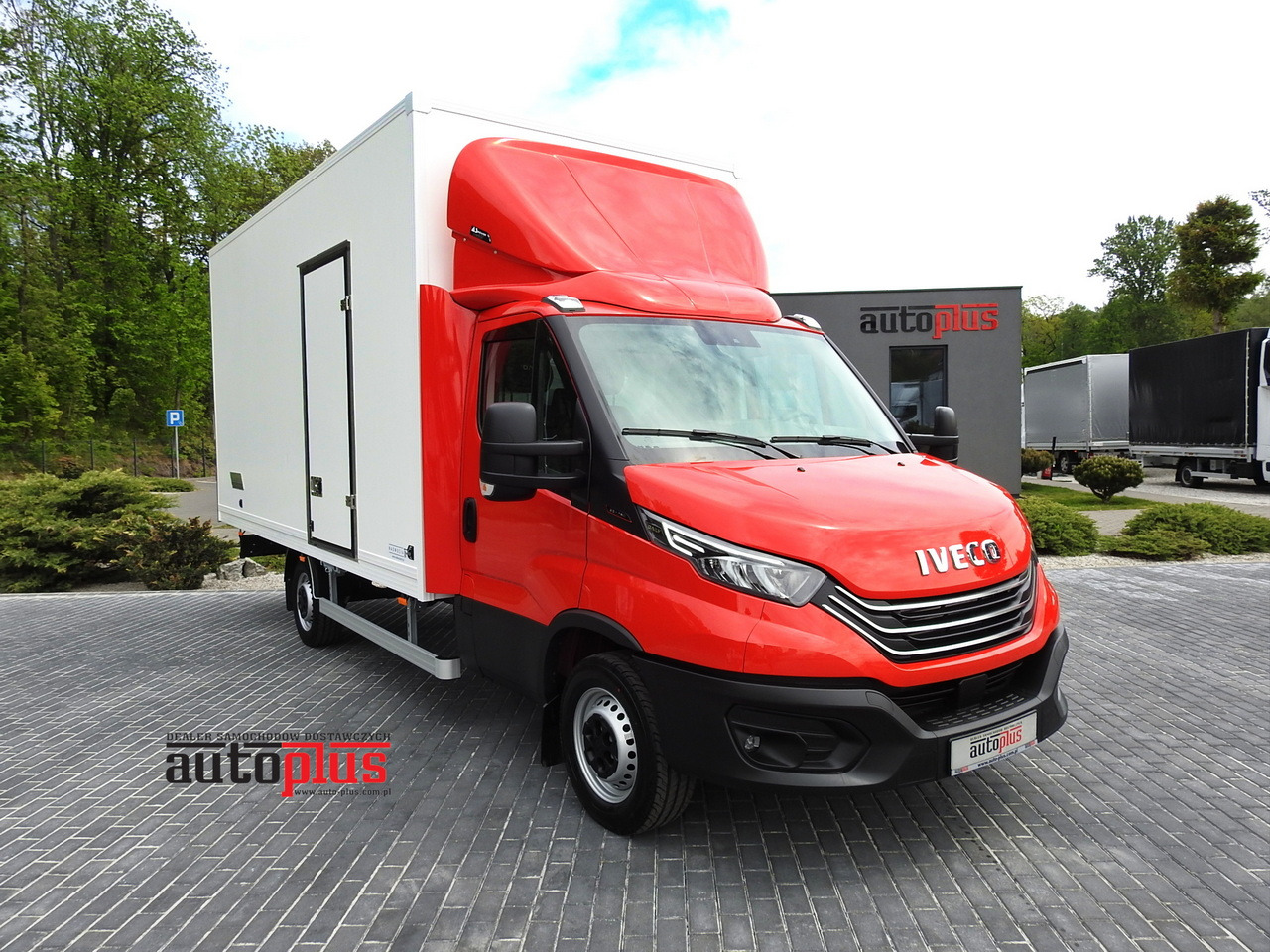 IVECO DAILY 35S18 NEW BOX 10 PALLETS CRUISE CONTROL NAVIGATION AIR CONDITIONING LED LIGHTS GUARANTEE  180HP - Furgoneta caja cerrada: foto 1 IVECO DAILY 35S18 NEW BOX 10 PALLETS CRUISE CONTROL NAVIGATION AIR CONDITIONING LED LIGHTS GUARANTEE  180HP - Furgoneta caja cerrada: foto 1