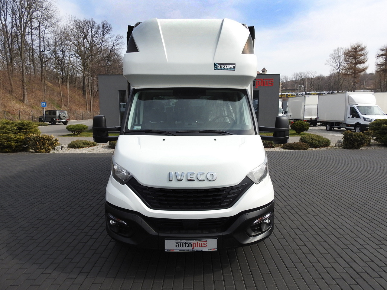 IVECO DAILY 35S18 TARPAULIN 10 PALLETS WEBASTO CRUISE CONTROL AIR CONDITIONING 180HP - Furgoneta con lona: foto 5 IVECO DAILY 35S18 TARPAULIN 10 PALLETS WEBASTO CRUISE CONTROL AIR CONDITIONING 180HP - Furgoneta con lona: foto 5