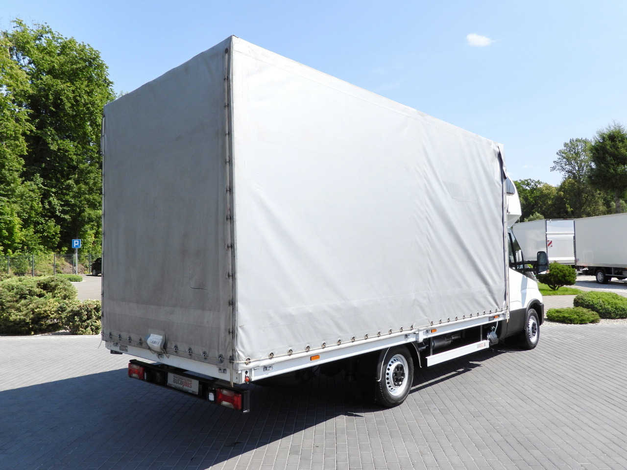 IVECO DAILY 35S18 TARPAULIN 10 PALLETS WEBASTO CRUISE CONTROL LED LIGHTS PNEUMATICS AIR CONDITIONING 180HP - Furgoneta con lona: foto 3 IVECO DAILY 35S18 TARPAULIN 10 PALLETS WEBASTO CRUISE CONTROL LED LIGHTS PNEUMATICS AIR CONDITIONING 180HP - Furgoneta con lona: foto 3