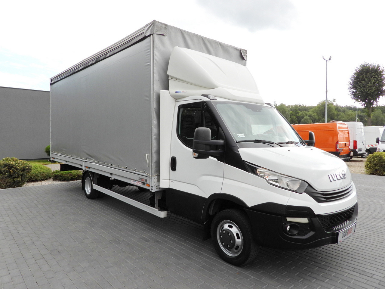 IVECO DAILY 50C15 TARPAULIN 12 PALLETS CRUISE CONTROL TWIN WHEELS AIR CONDITIONING 150HP - Furgoneta con lona: foto 4 IVECO DAILY 50C15 TARPAULIN 12 PALLETS CRUISE CONTROL TWIN WHEELS AIR CONDITIONING 150HP - Furgoneta con lona: foto 4