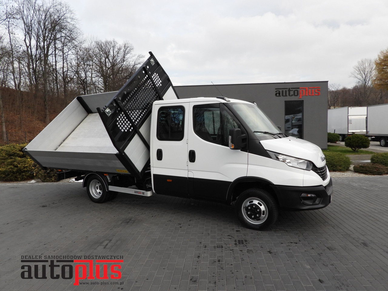 IVECO DAILY 50C16 THREE-WAY TIPPER DOUBLE CABIN DOKA 6 SEATS CRUISE CONTROL PNEUMATICS TWIN WHEELS AIR CONDITIONING 160HP - Furgoneta basculante: foto 1 IVECO DAILY 50C16 THREE-WAY TIPPER DOUBLE CABIN DOKA 6 SEATS CRUISE CONTROL PNEUMATICS TWIN WHEELS AIR CONDITIONING 160HP - Furgoneta basculante: foto 1