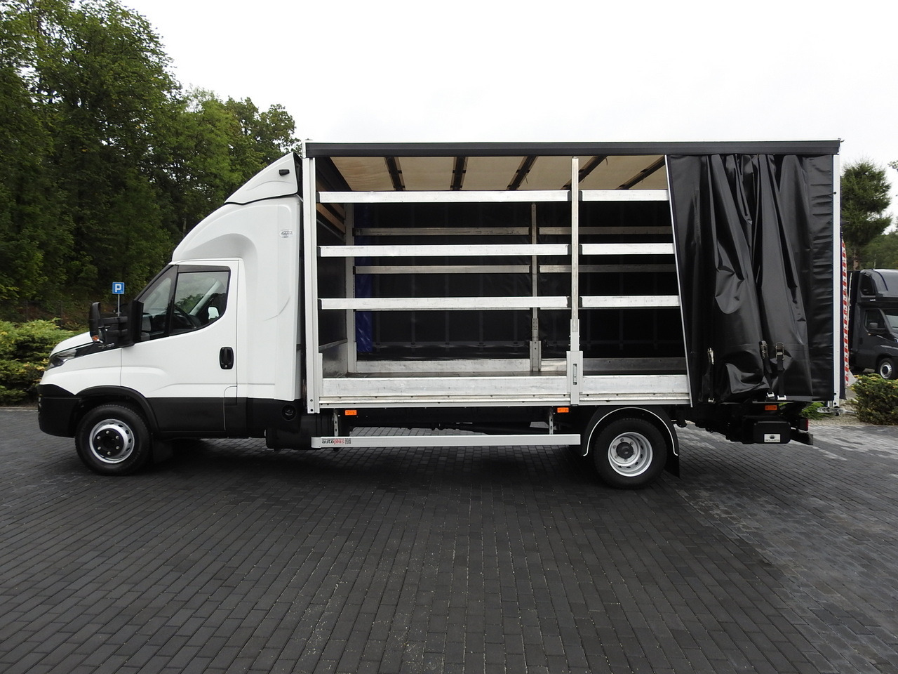 Furgoneta con lona IVECO DAILY 70C18 TARPAULIN LIFT 12 PALLETS WEBASTO CRUISE CONTROL TWIN WHEELS AIR CONDITIONING  180HP: foto 8