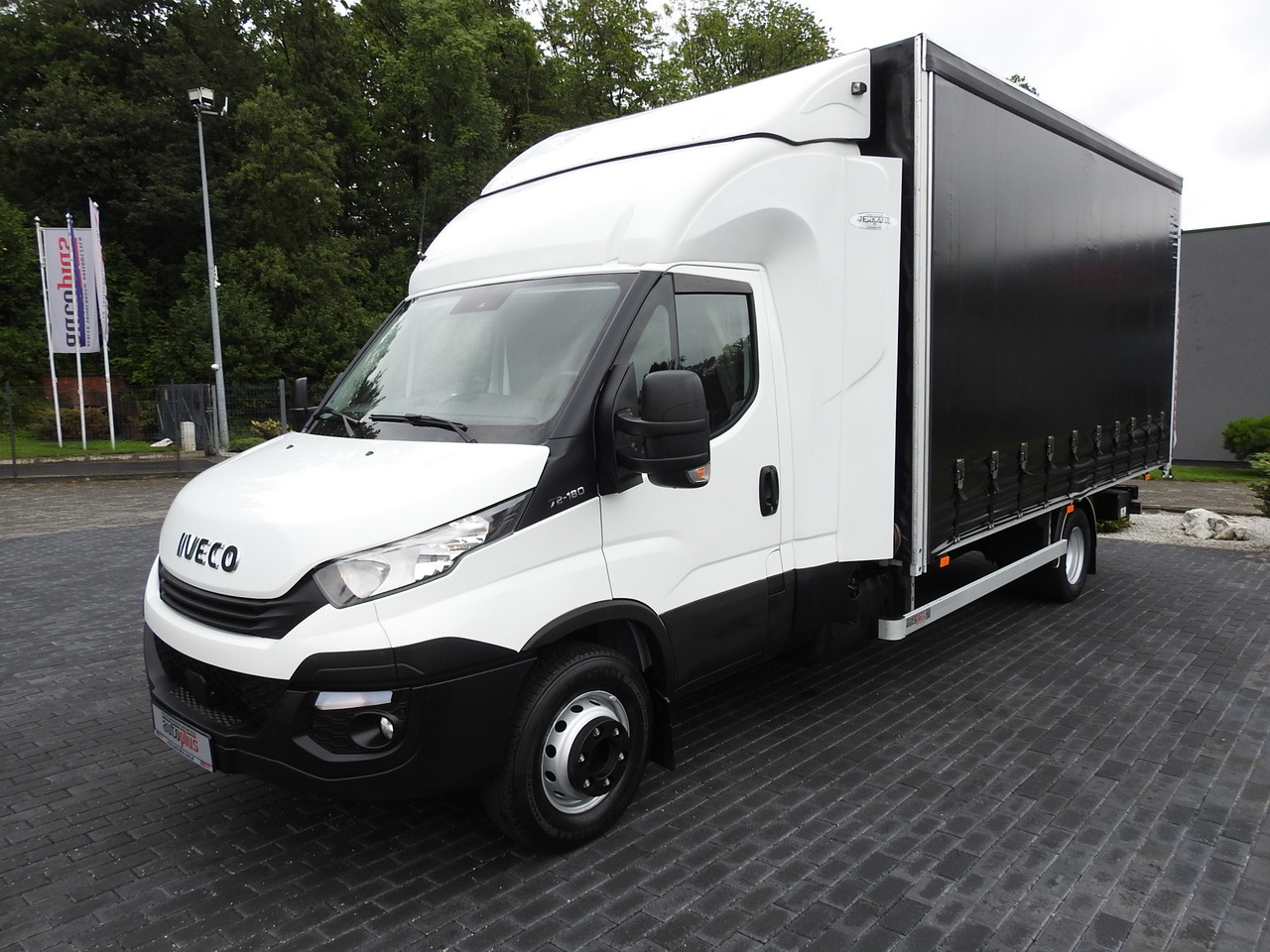Furgoneta con lona IVECO DAILY 70C18 TARPAULIN LIFT 12 PALLETS WEBASTO CRUISE CONTROL TWIN WHEELS AIR CONDITIONING  180HP: foto 6