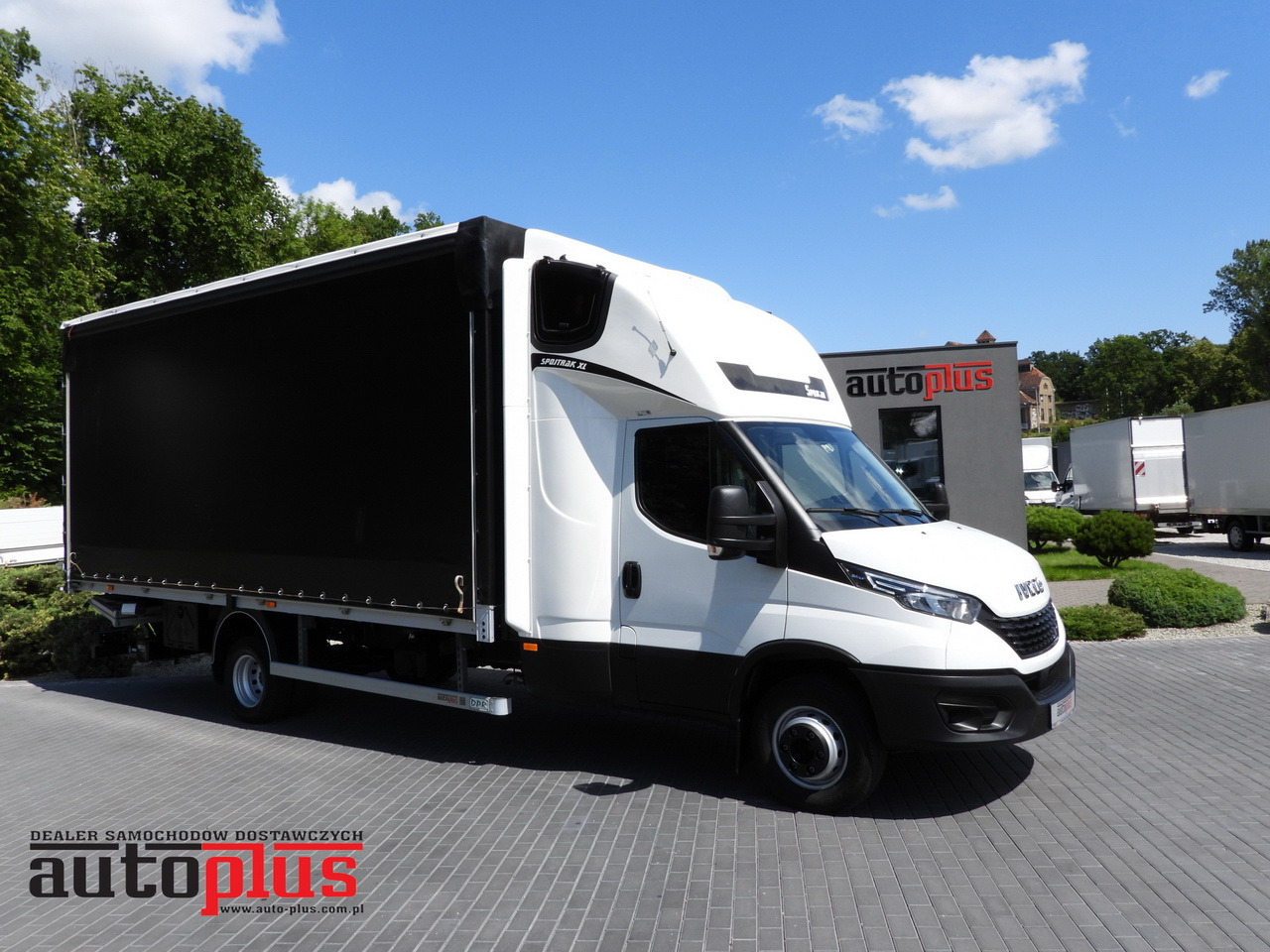 IVECO DAILY 70C18 TARPAULIN LIFT 14 PALLETS WEBASTO CRUISE CONTROL LED LIGHTS TWIN WHEELS AIR CONDITIONING 180HP - Furgoneta con lona: foto 1 IVECO DAILY 70C18 TARPAULIN LIFT 14 PALLETS WEBASTO CRUISE CONTROL LED LIGHTS TWIN WHEELS AIR CONDITIONING 180HP - Furgoneta con lona: foto 1
