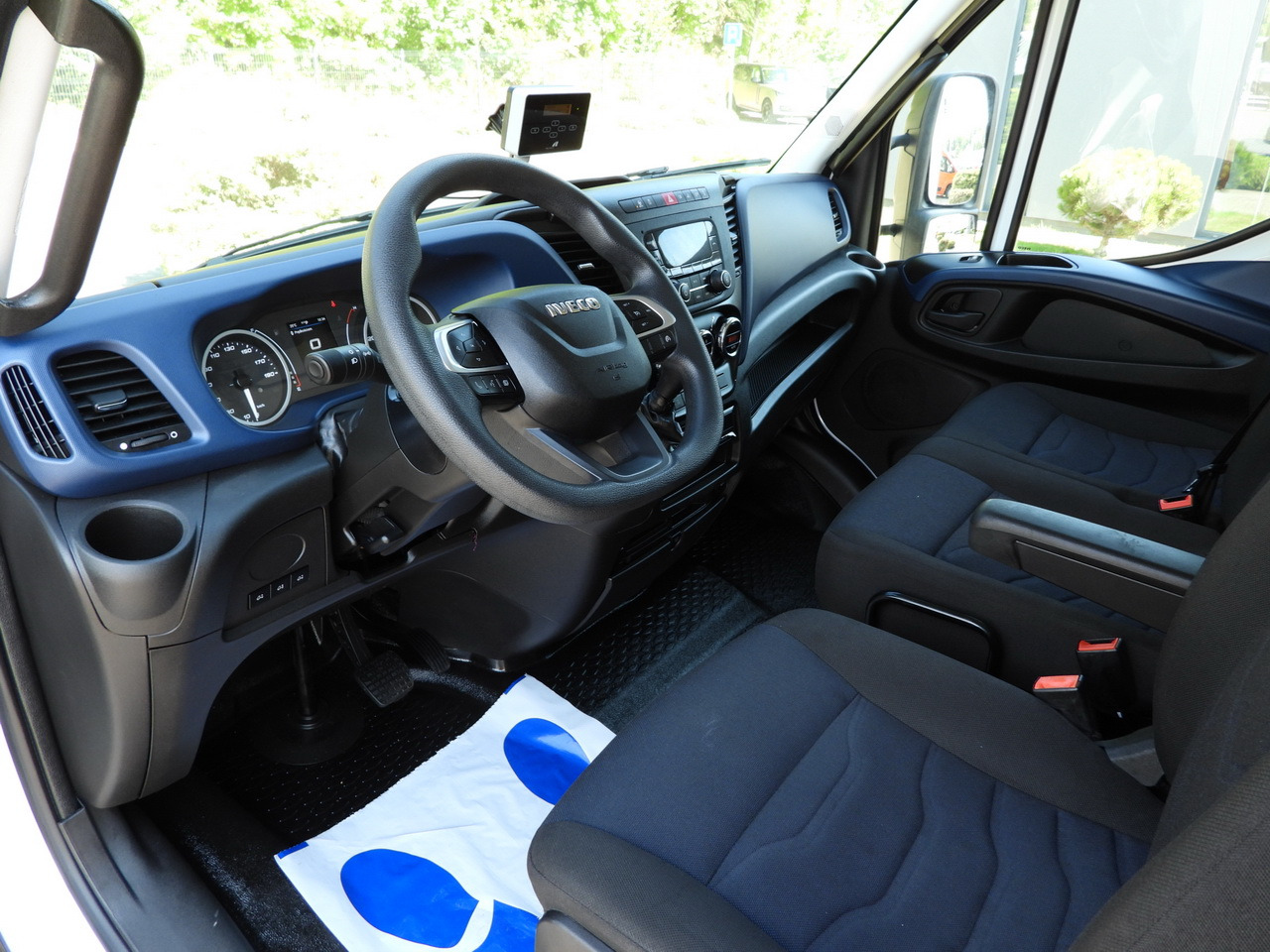 IVECO DAILY 72C18 LIFT 14 PALLETS CRUISE CONTROL PNEUMATICS AUTOMATIC TRANSMISSION HI-MATIC TWIN WHEELS AIR CONDITIONING 180HP - Furgoneta caja cerrada: foto 2 IVECO DAILY 72C18 LIFT 14 PALLETS CRUISE CONTROL PNEUMATICS AUTOMATIC TRANSMISSION HI-MATIC TWIN WHEELS AIR CONDITIONING 180HP - Furgoneta caja cerrada: foto 2