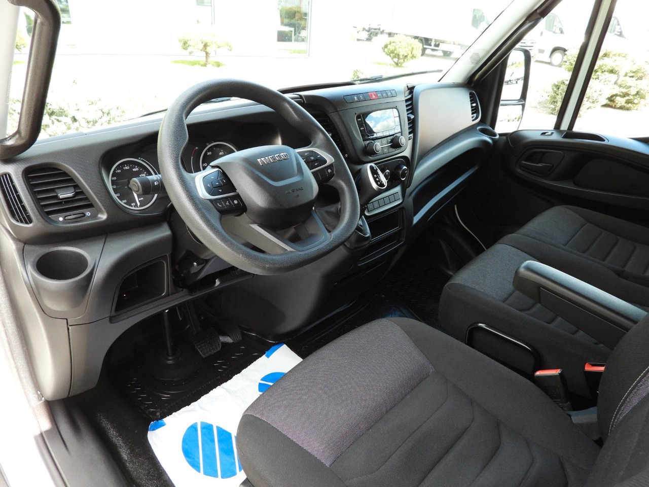 Iveco DAILY 35C16 KOFFER AUFZUG 8 PALETTEN TEMPOMAT - Furgoneta caja cerrada: foto 2 Iveco DAILY 35C16 KOFFER AUFZUG 8 PALETTEN TEMPOMAT - Furgoneta caja cerrada: foto 2
