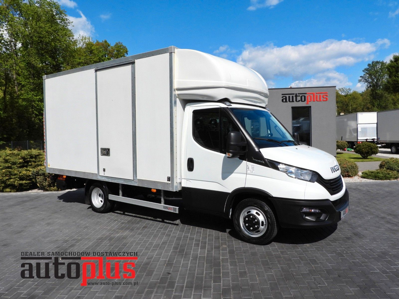 Iveco DAILY 35C16 KOFFER AUFZUG 8 PALETTEN TEMPOMAT - Furgoneta caja cerrada: foto 1 Iveco DAILY 35C16 KOFFER AUFZUG 8 PALETTEN TEMPOMAT - Furgoneta caja cerrada: foto 1
