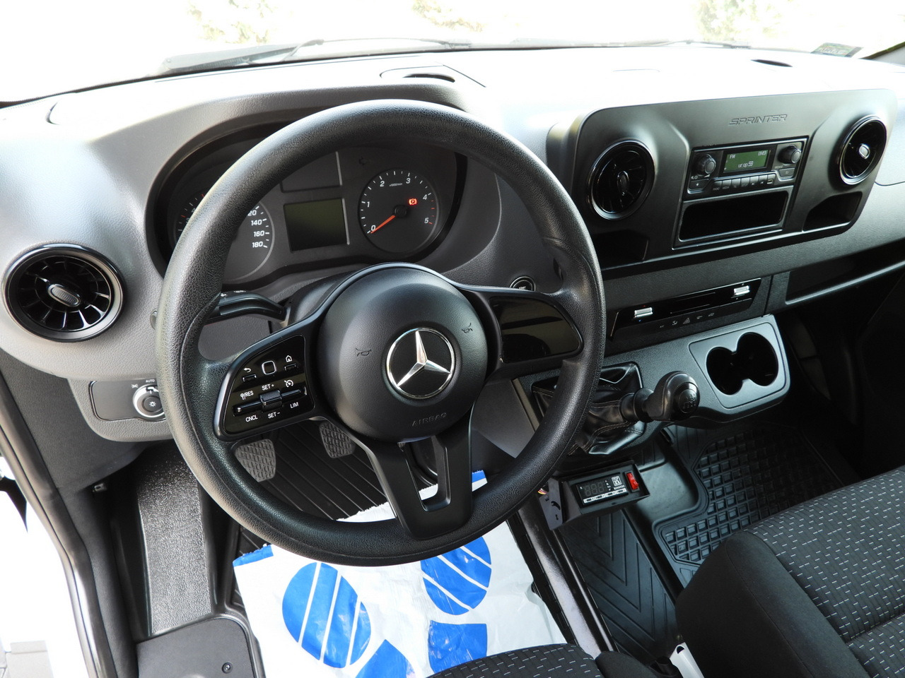MERCEDES SPRINTER 316 REGRIGERATOR BOX 0*C LIFT 8 PALLETS CRUISE CONTROL PNEUMATICS AIR CONDITIONING 160HP - Furgoneta frigorifica: foto 2 MERCEDES SPRINTER 316 REGRIGERATOR BOX 0*C LIFT 8 PALLETS CRUISE CONTROL PNEUMATICS AIR CONDITIONING 160HP - Furgoneta frigorifica: foto 2