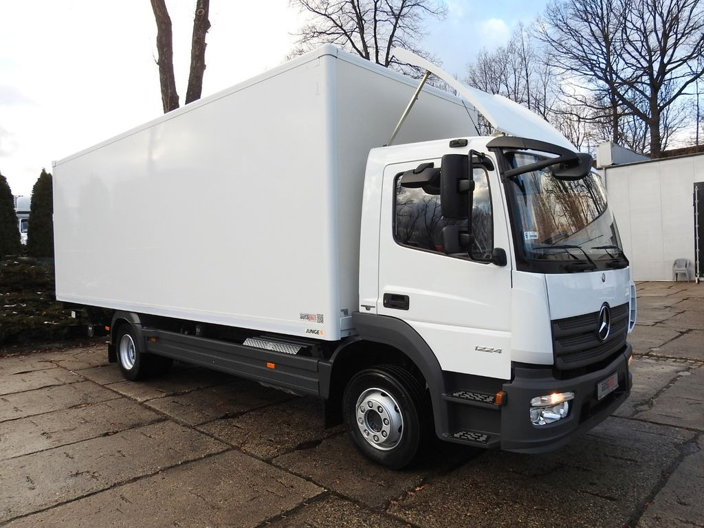Mercedes-Benz ATEGO 12.24 KOFFER 18 PALETTEN AUFZUG - Camión caja cerrada: foto 4 Mercedes-Benz ATEGO 12.24 KOFFER 18 PALETTEN AUFZUG - Camión caja cerrada: foto 4