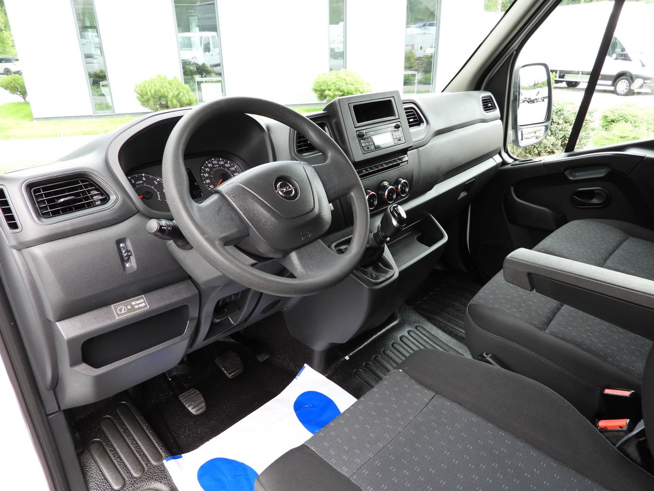 OPEL MOVANO TIPPER DOUBLE CABIN DOKA 7 SEATS LED LIGHTS TWIN WHEELS AIR CONDITIONING 145HP - Camión volquete: foto 2 OPEL MOVANO TIPPER DOUBLE CABIN DOKA 7 SEATS LED LIGHTS TWIN WHEELS AIR CONDITIONING 145HP - Camión volquete: foto 2