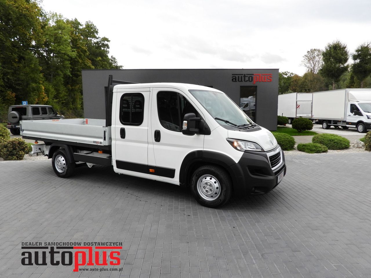 PEUGEOT BOXER STAKE BODY DOUBLE CABIN DOKA 7 SEATS CRUISE CONTROL AIR CONDITIONING 140HP - Furgoneta caja abierta: foto 1 PEUGEOT BOXER STAKE BODY DOUBLE CABIN DOKA 7 SEATS CRUISE CONTROL AIR CONDITIONING 140HP - Furgoneta caja abierta: foto 1