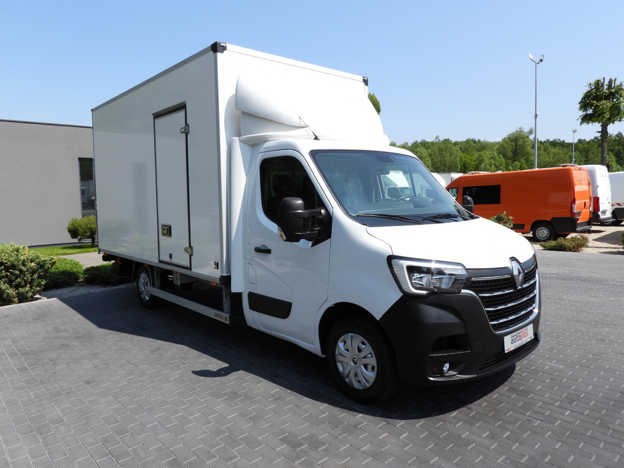 RENAULT MASTER BOX LIFT 8 PALLETS CRUISE CONTROL LED LIGHTS AIR CONDITIONING 165HP - Furgoneta caja cerrada: foto 4 RENAULT MASTER BOX LIFT 8 PALLETS CRUISE CONTROL LED LIGHTS AIR CONDITIONING 165HP - Furgoneta caja cerrada: foto 4