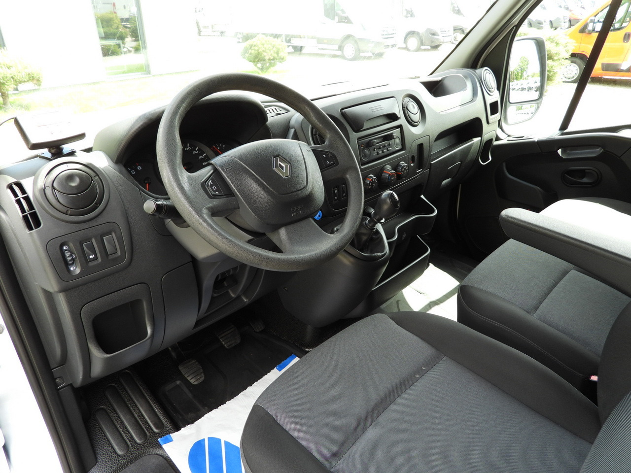 RENAULT MASTER REFRIGERATOR VAN -20*C POWER SUPPLY 230V CRUISE CONTROL AIR CONDITIONING 145HP - Furgoneta frigorifica: foto 2 RENAULT MASTER REFRIGERATOR VAN -20*C POWER SUPPLY 230V CRUISE CONTROL AIR CONDITIONING 145HP - Furgoneta frigorifica: foto 2