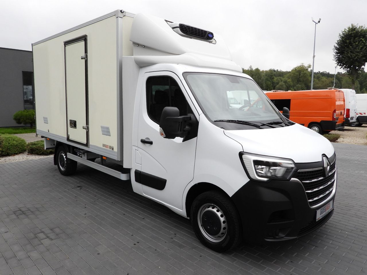 RENAULT MASTER REGRIGERATOR BOX 0*C LED LIGHTS AIR CONDITIONING 165HP - Furgoneta frigorifica: foto 4 RENAULT MASTER REGRIGERATOR BOX 0*C LED LIGHTS AIR CONDITIONING 165HP - Furgoneta frigorifica: foto 4