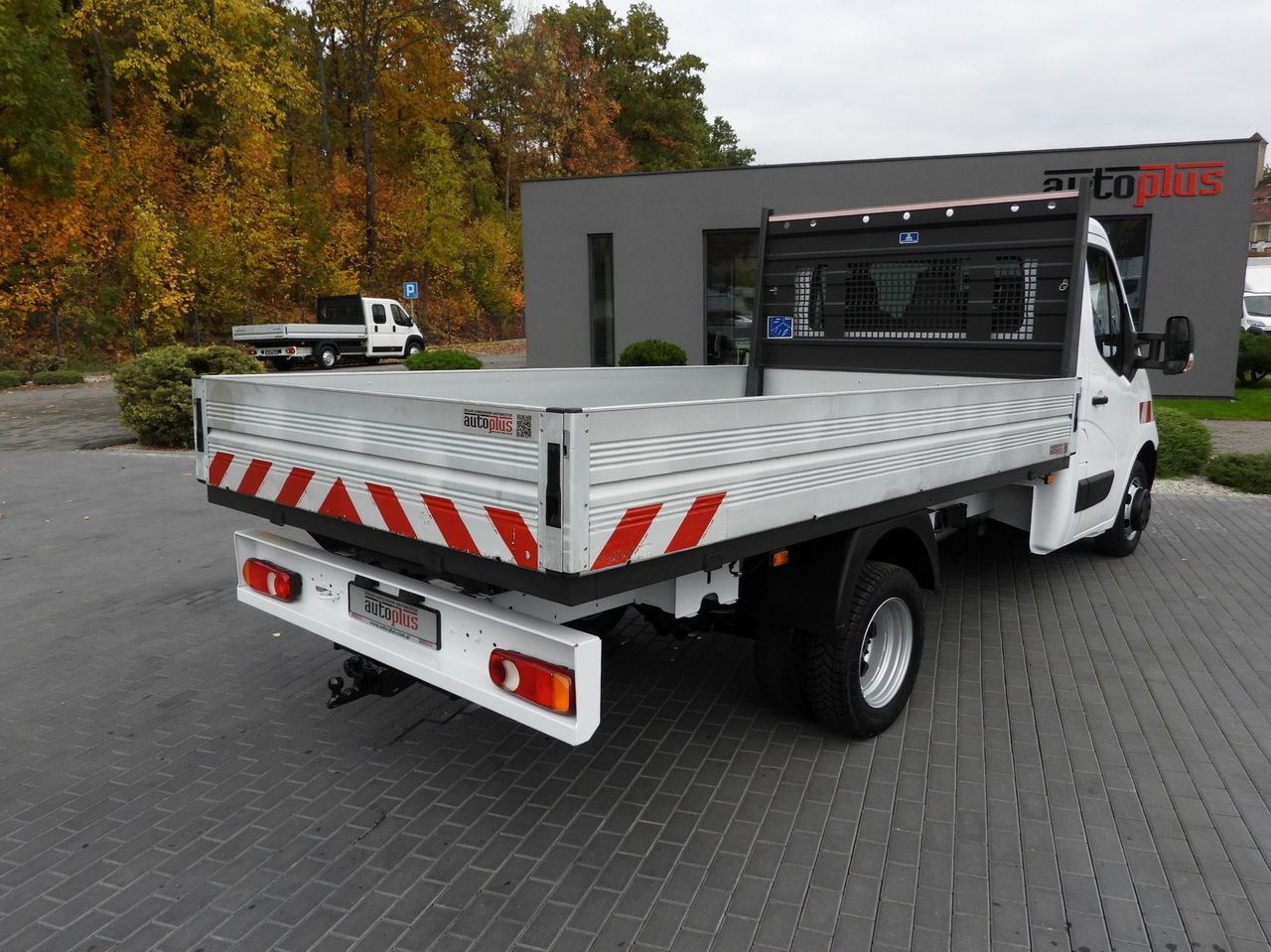 RENAULT MASTER STAKE BODY CRUISE CONTROL NAVIGATION TWIN WHEELS AIR CONDITIONING 130HP - Furgoneta caja abierta: foto 3 RENAULT MASTER STAKE BODY CRUISE CONTROL NAVIGATION TWIN WHEELS AIR CONDITIONING 130HP - Furgoneta caja abierta: foto 3