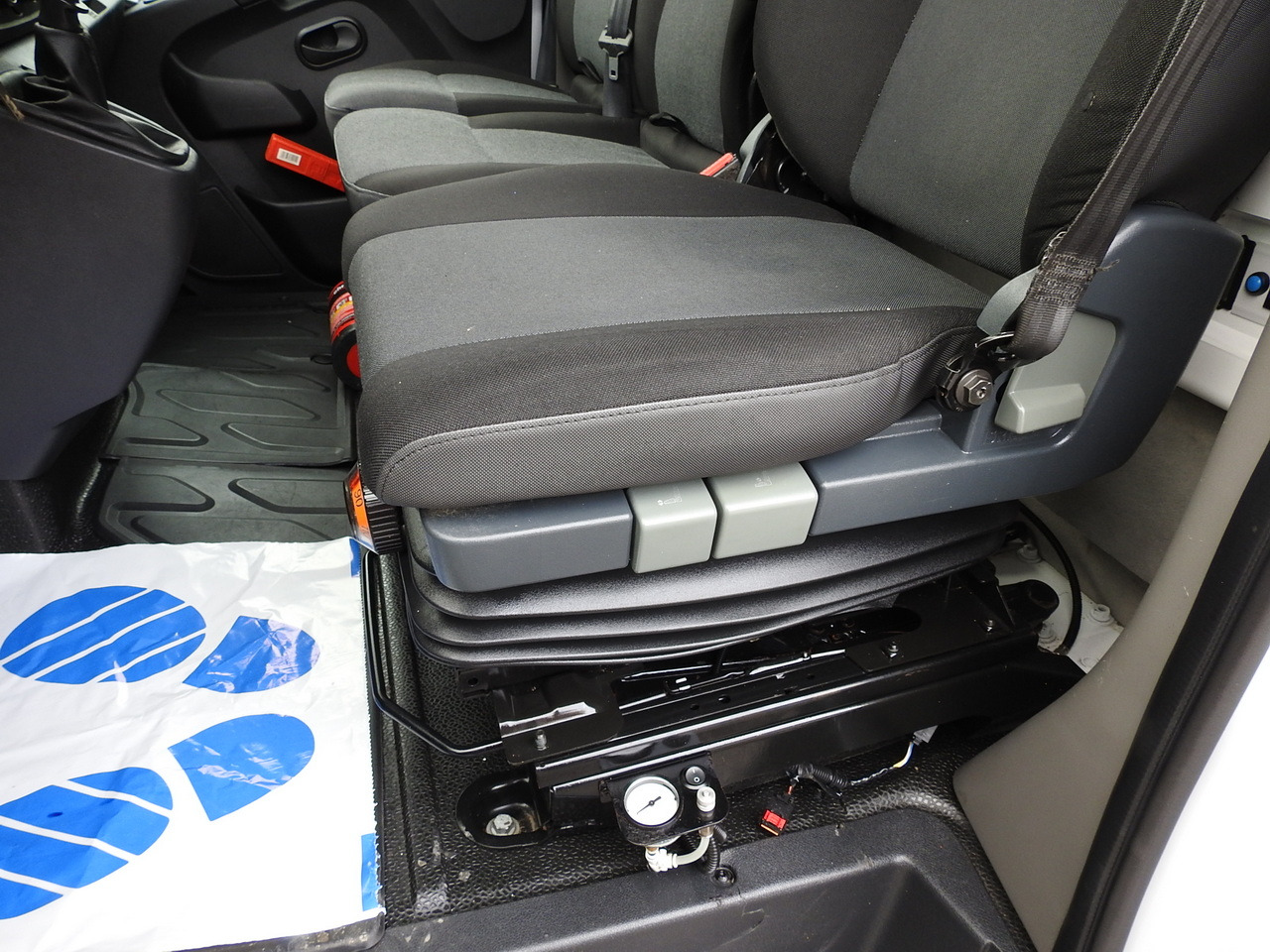Furgoneta con lona RENAULT MASTER TARPAULIN 10 PALLETS WEBASTO CRUISE CONTROL AIR CONDITIONING LED LIGHTS PNEUMATICS  165HP: foto 31