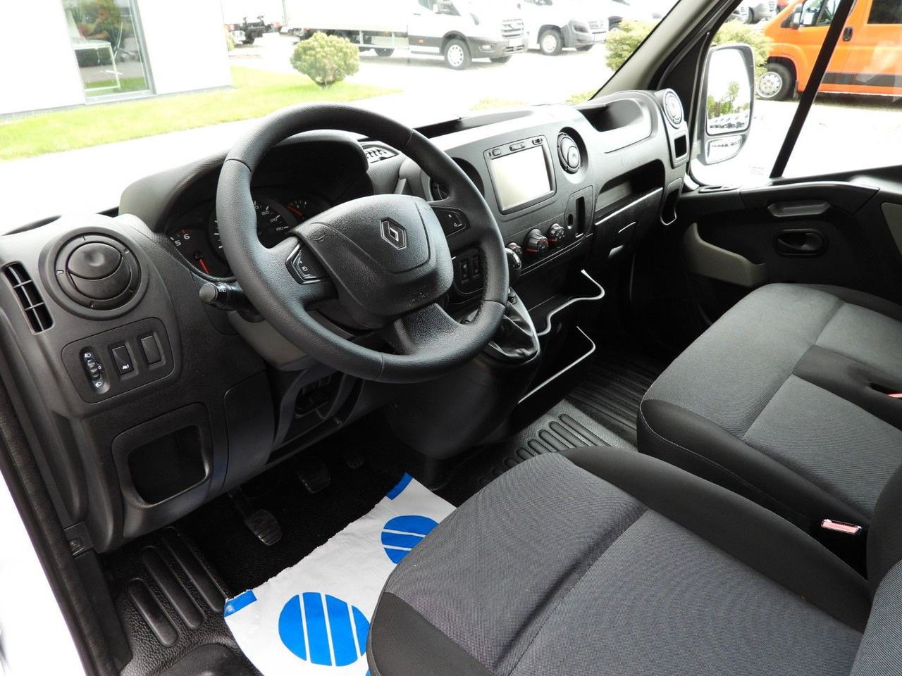 Renault MASTER PRITSCHE DOPPELKABINE DOKA 7 SITZE - Furgoneta caja abierta, Furgoneta combi: foto 2 Renault MASTER PRITSCHE DOPPELKABINE DOKA 7 SITZE - Furgoneta caja abierta, Furgoneta combi: foto 2