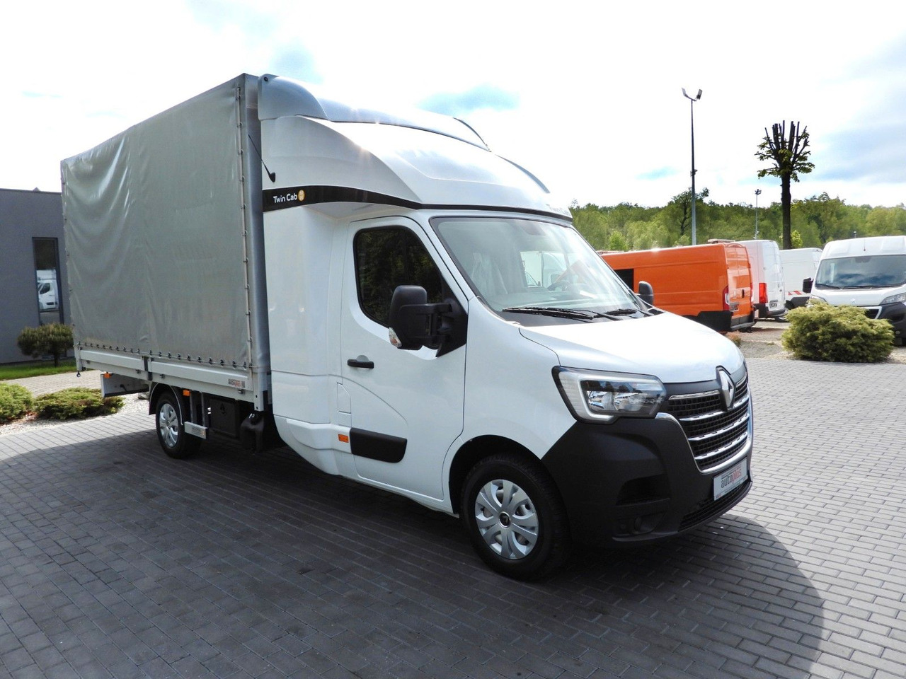 Renault MASTER PRITSCHE PLANE 8 PALETTEN TEMPOMAT A/C - Furgoneta con lona, Furgoneta combi: foto 4 Renault MASTER PRITSCHE PLANE 8 PALETTEN TEMPOMAT A/C - Furgoneta con lona, Furgoneta combi: foto 4