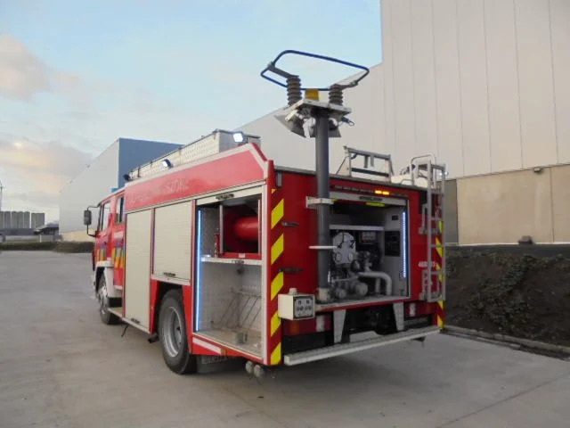 Mercedes-Benz 1124 F - Camión de bomberos: foto 3 Mercedes-Benz 1124 F - Camión de bomberos: foto 3