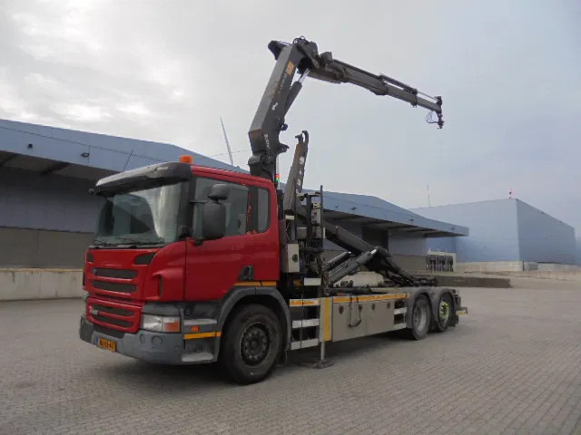 Camión multibasculante, Camión grúa Scania P400 6X2: foto 1