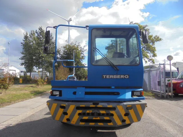 Terberg YT 182 NL KENTEKEN - Tractor industrial: foto 2 Terberg YT 182 NL KENTEKEN - Tractor industrial: foto 2